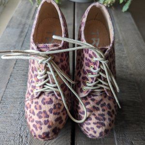 Traffic Fuzzy Cheetah Leopard Animal Print High Booties Size 5.5